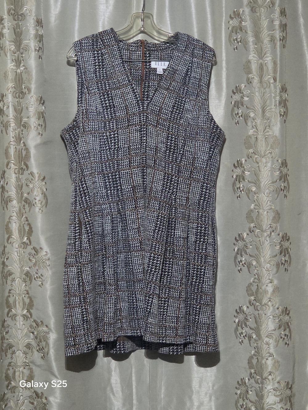 Elle Sleeveless Plaid Shift Dress in Black and White